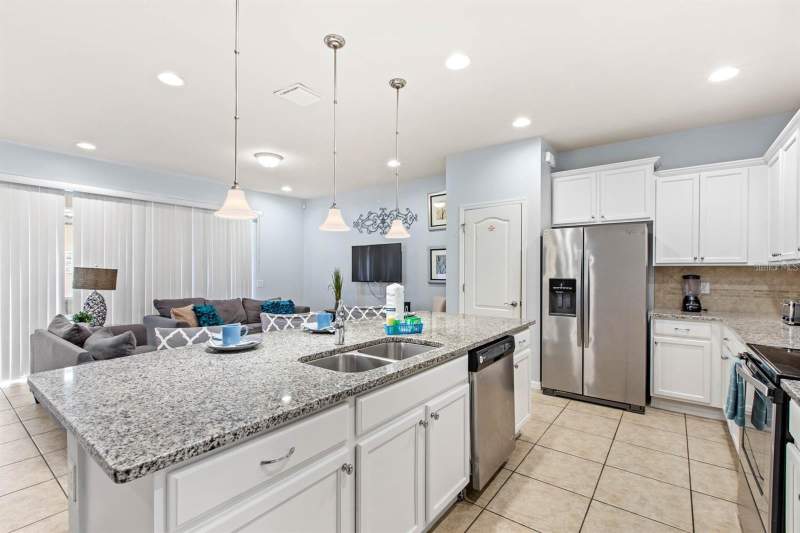 5 bedroom Townhouse at 2015 Majorca Drive, Windsor At Westside, Kissimmee — photo 2