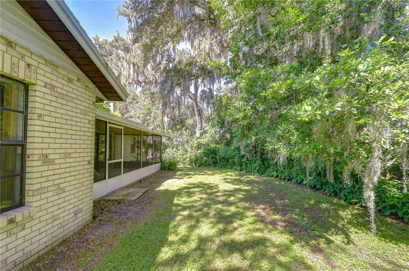 3 bedroom Single Family Residence at 716 Westwood Drive, Westwood, Brandon — photo 2