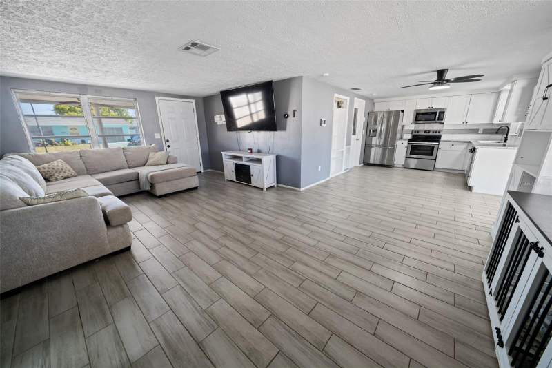 2 bedroom Single Family Residence at 3811 Cedarwood Drive, Tahitian Homes, Holiday — photo 5