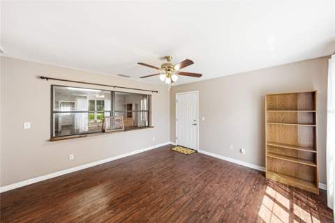 5207 10th Street, Zephyrhills FL - photo 9 of 44