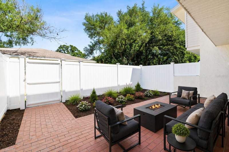 3 bedroom Townhouse at 7256 Moffatt Lane, Townhouses At Bonnie Bay Condo, Pinellas Park — photo 2