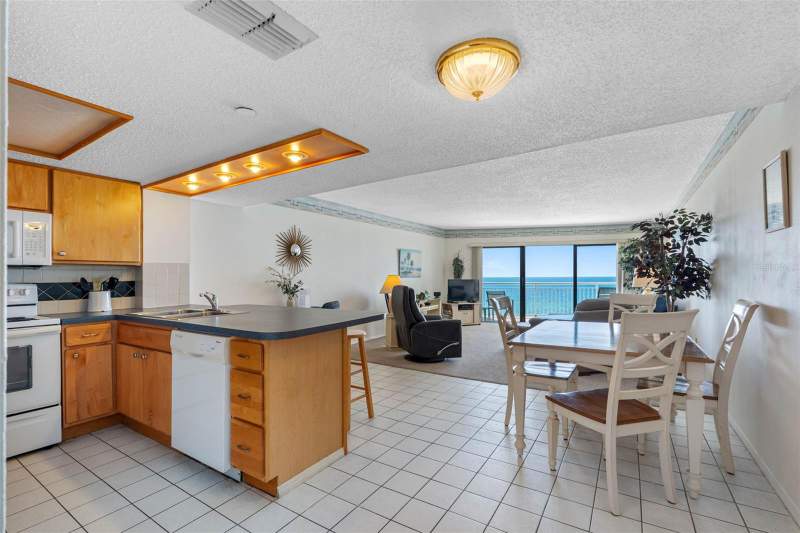 1 bedroom Condominium at 19440 Gulf Boulevard #506, Chateaux Condo, Indian Rocks Beach — photo 3