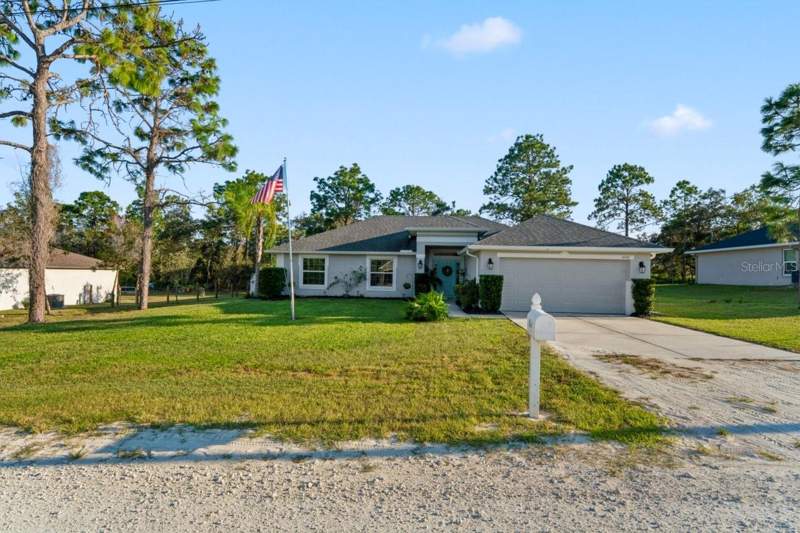 4 bedroom Single Family Residence at 11352 Mississippi Kite Avenue, Royal Highlands, Weeki Wachee — photo 2
