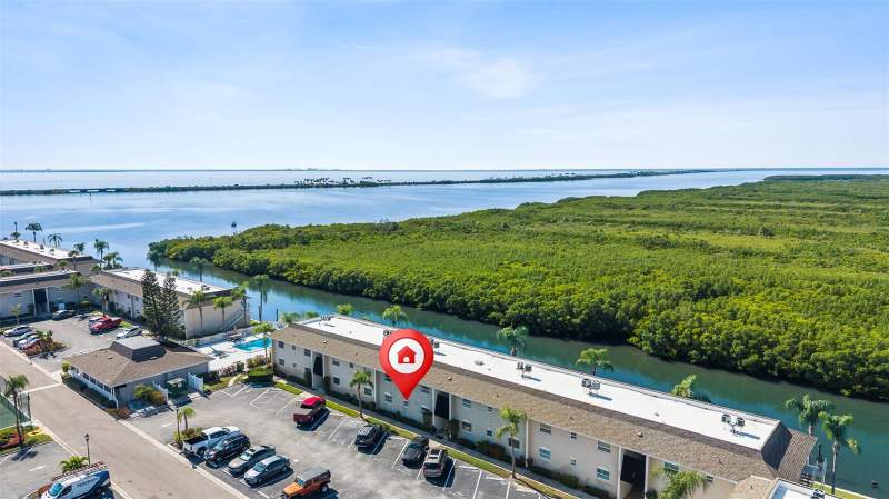 Bay Pointe Condo