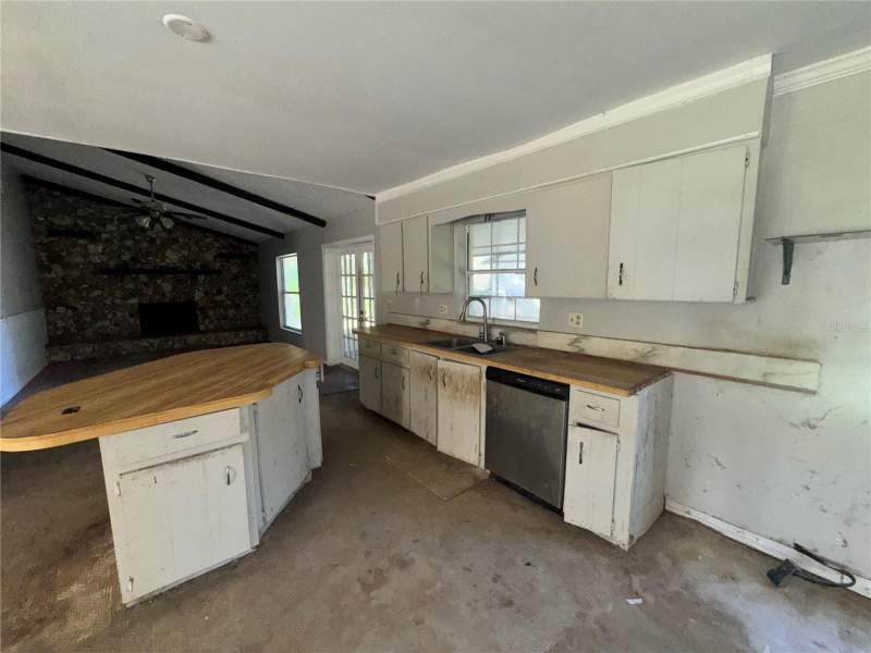 3 bedroom Single Family Residence at 477 Woodstock Drive, Woods Port Orange Unit 01, Port Orange — photo 3