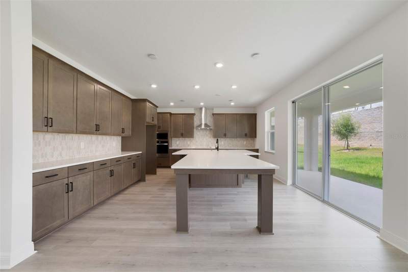 5 bedroom Single Family Residence at 464 VENETO CIRCLE, VINTNER RESERVE, CLERMONT — photo 4