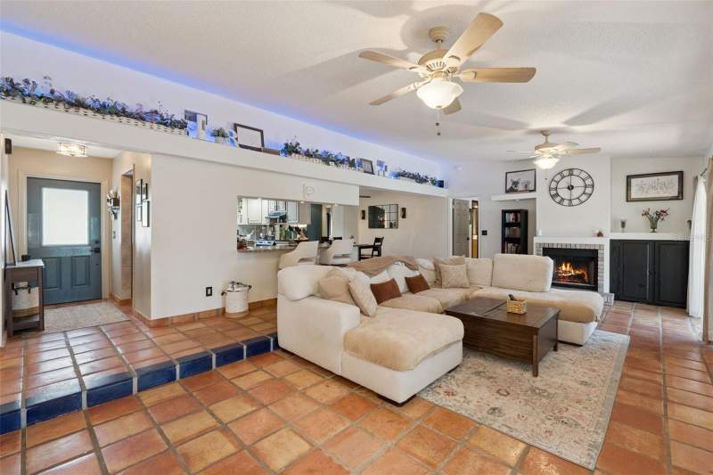 4 bedroom Single Family Residence at 855 Benchwood Drive, Oak Forest Unit 3, Winter Springs — photo 4