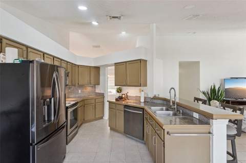 8611 Primrose Drive, Kissimmee FL - photo 18 of 60