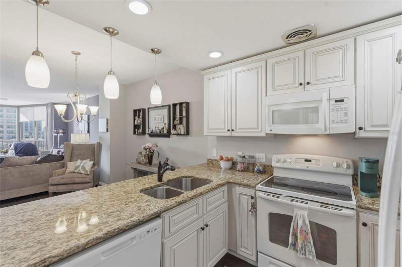 1 bedroom Condominium at 1 Beach Drive #1109, Bayfront Tower Condo, St Petersburg — photo 2