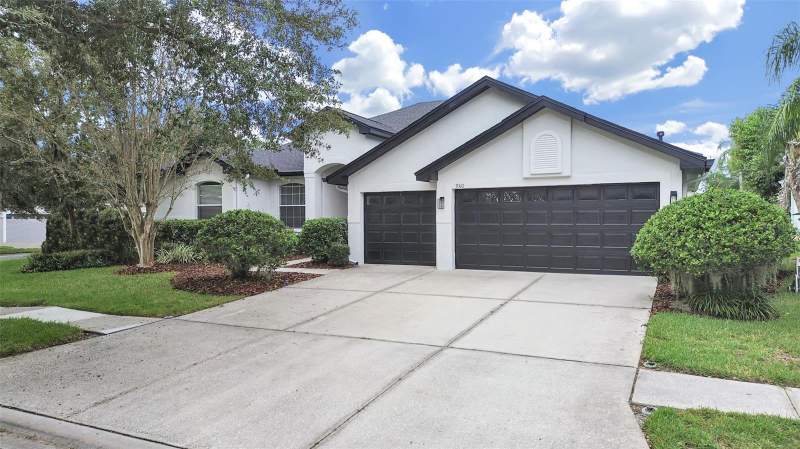 5 bedroom Single Family Residence at 9310 Mangrove Court, Live Oak Preserve Ph 1B Village, Tampa — photo 2