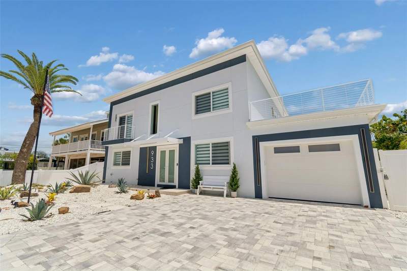 5 bedroom Single Family Residence at 933 Eldorado Avenue, Mandalay Sub, Clearwater Beach — photo 2
