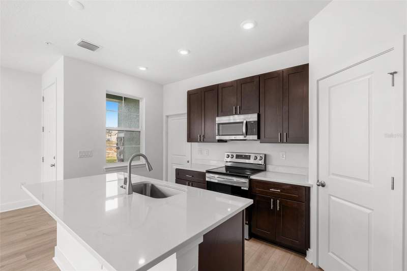 3 bedroom Townhouse at 1121 Orange Trailside Way, Magnolia Reserve, Ocoee — photo 3