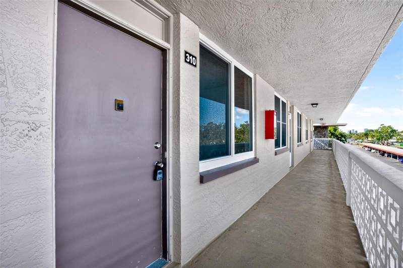2 bedroom Condo - Hotel at 5095 Bay Street #310, Winston Park Northeast, St Petersburg — photo 4