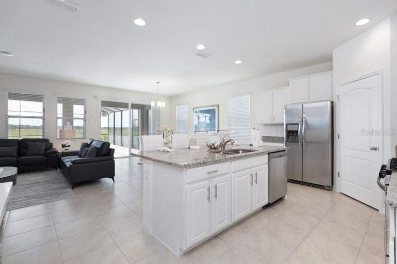 5 bedroom Single Family Residence at 8012 Oak Shadow Court, Solterra Ph 2A2, Davenport — photo 3