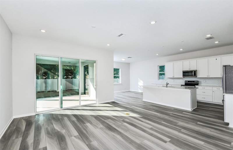 5 bedroom Single Family Residence at 4833 Finley Drive, Hartford Terrace Phase 2A, Davenport — photo 4