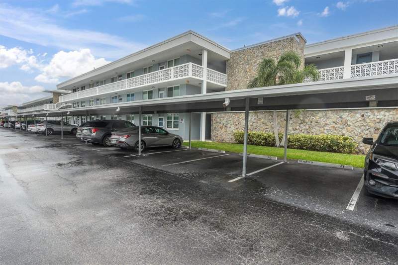 1 bedroom Condominium at 4715 Bay Street #330, Winston Park Northeast, St Petersburg — photo 4