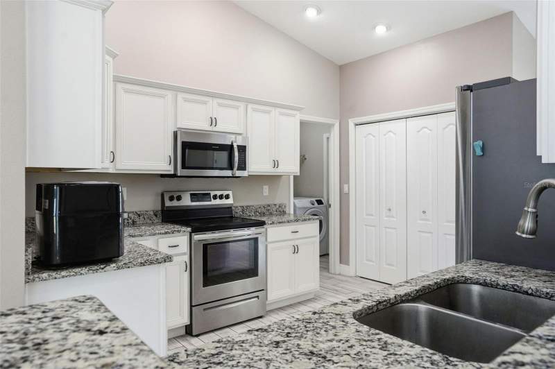 3 bedroom Single Family Residence at 4128 Everett Avenue, Spring Hill, Spring Hill — photo 4