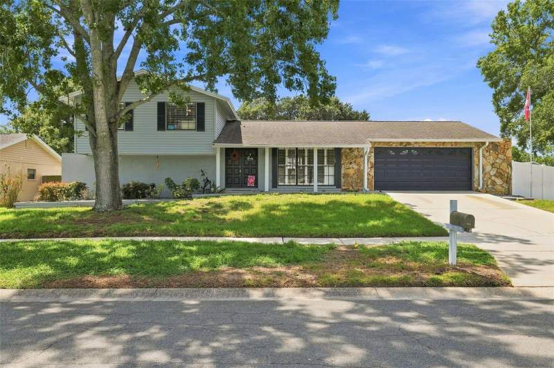 15868 COUNTRY LAKE DRIVE home for sale in Country Place