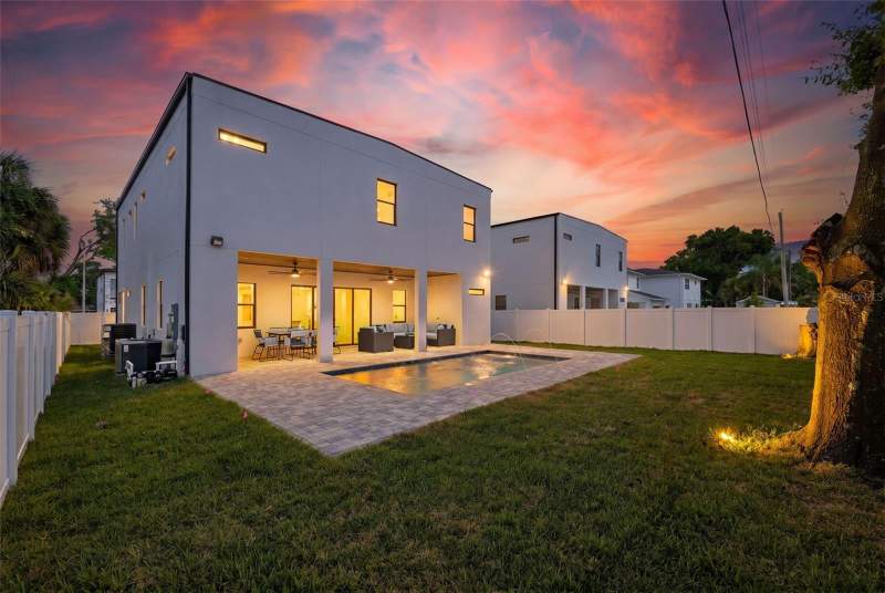 4 bedroom Single Family Residence at 2308 1/2 N Elcoe Drive, Wellswood Estates Unit 1, Tampa — photo 3