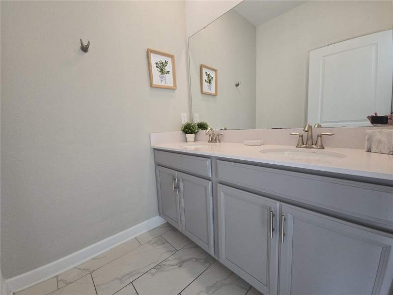 5 bedroom Townhouse at 1036 Leader Street, Stoneybrook South North Pcl-Ph, Davenport — photo 3