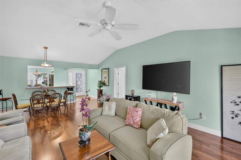 3 bedroom Single Family Residence at 476 Island House Path, The Villages, The Villages — photo 4