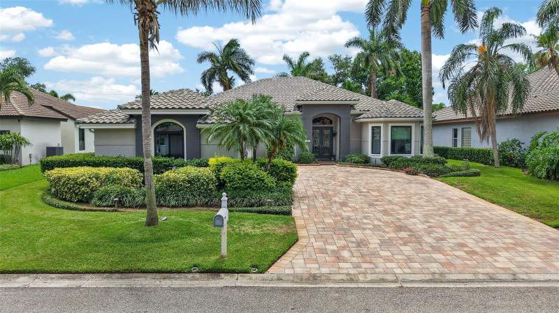4 bedroom Single Family Residence at 820 SAND PINE DRIVE, PLACIDO BAYOU, ST PETERSBURG — photo 2