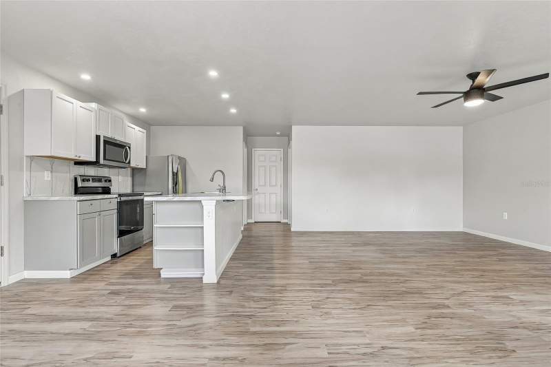 1 bedroom Single Family Residence at 2807 Madison Street, Inverness Acres Unit 01 Aka Inverness Village, Inverness — photo 4
