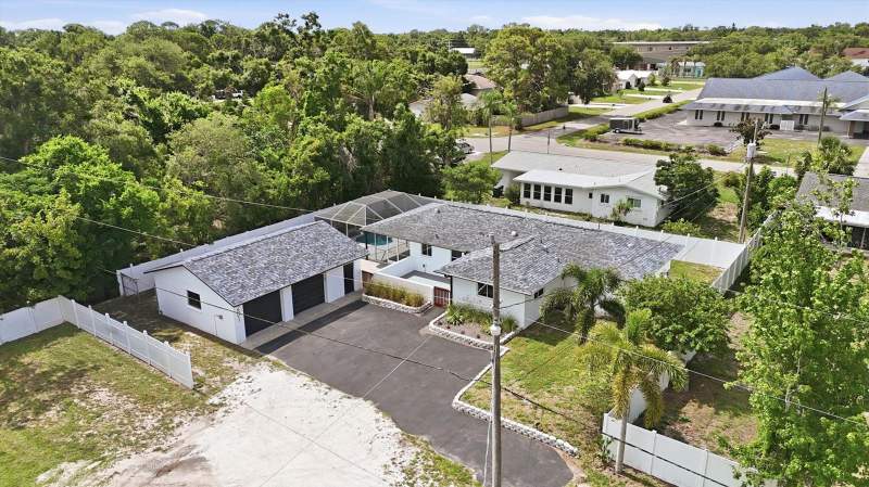 3 bedroom Single Family Residence at 201 Honore Avenue, Green Acres, Sarasota — photo 2