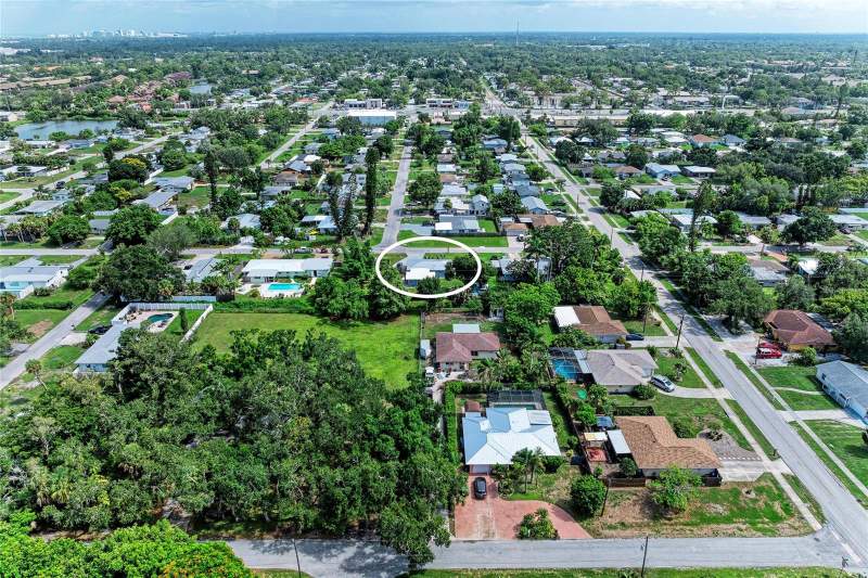 3 bedroom Single Family Residence at 3138 Williamsburg Street, Golden Acres, Sarasota — photo 2