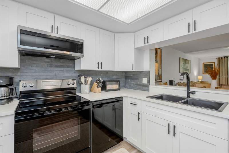 1 bedroom Condominium at 2614 Cove Cay Drive #102, Cove Cay 26-14 Village I, Clearwater — photo 2