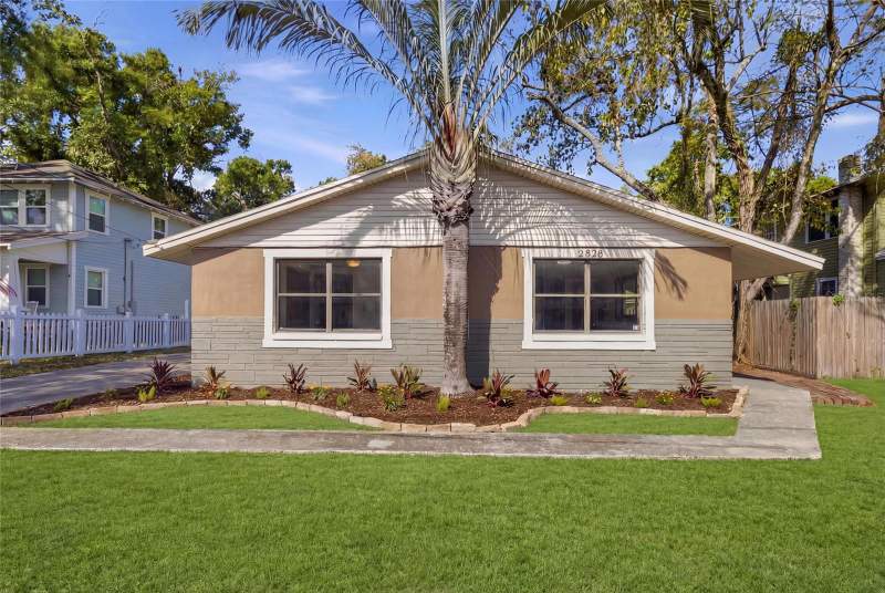 RoblesHomes for Sale in Tampa, FL