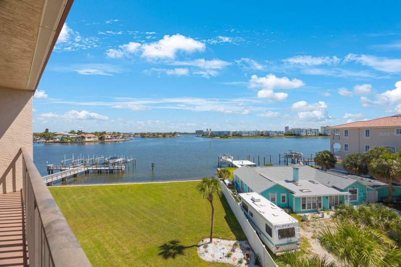 Bridgehampton Bay Condo