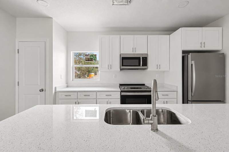 3 bedroom Single Family Residence at 28 Dogwood Drive Lane, Silver Springs Shores Unit 17, Ocala — photo 3