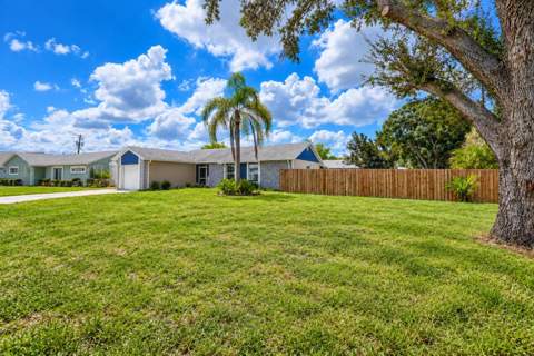 208 Flamingo Dr, Apollo Beach FL - photo 15 of 17
