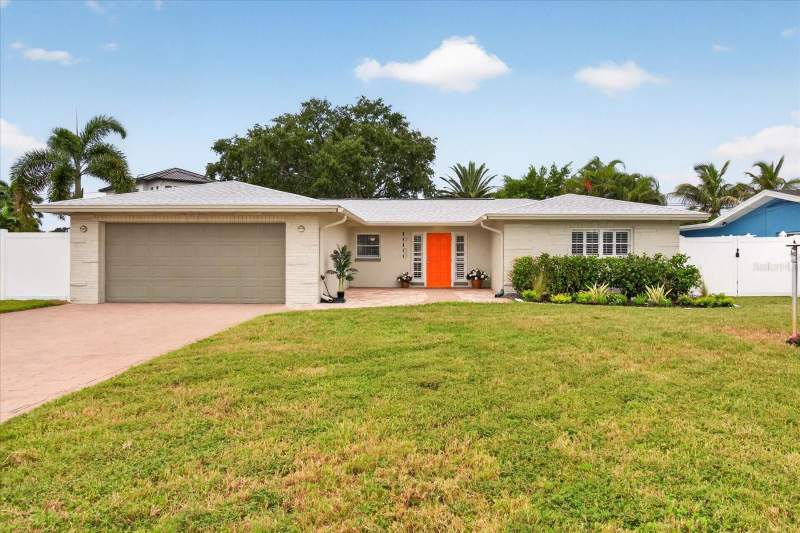 10100 PARADISE BOULEVARD home for sale in Paradise Island