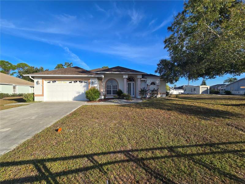 3 bedroom Single Family Residence at 23404 Peachland Boulevard, Port Charlotte Sec 015, Port Charlotte — photo 2