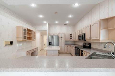 2122 Platinum Drive, Sun City Center FL - photo 14 of 55
