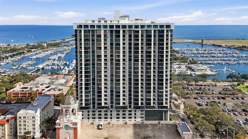 3 bedroom Condominium at 1 BEACH DRIVE #1610, BAYFRONT TOWER CONDO, ST PETERSBURG — photo 2