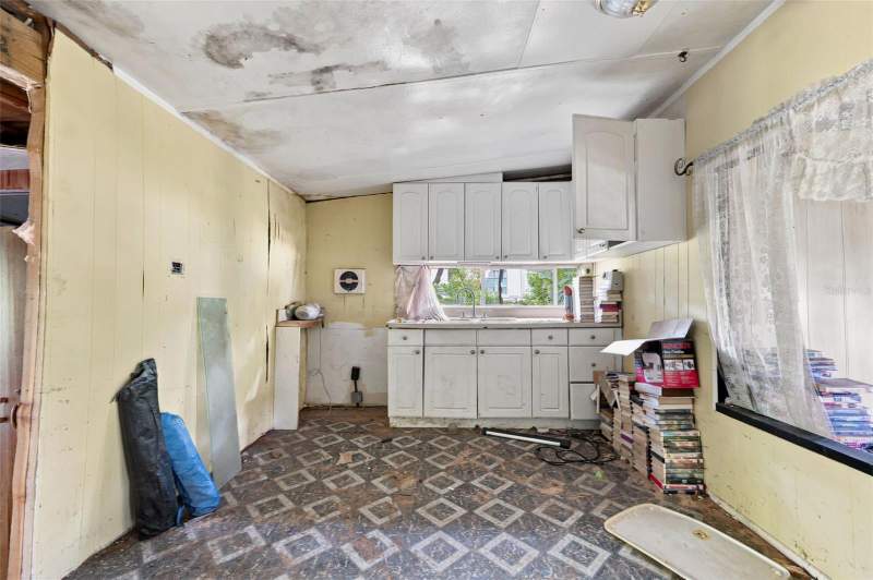 2 bedroom Mobile Home at 13129 Clermont Street, Garden Terrace, Hudson — photo 5