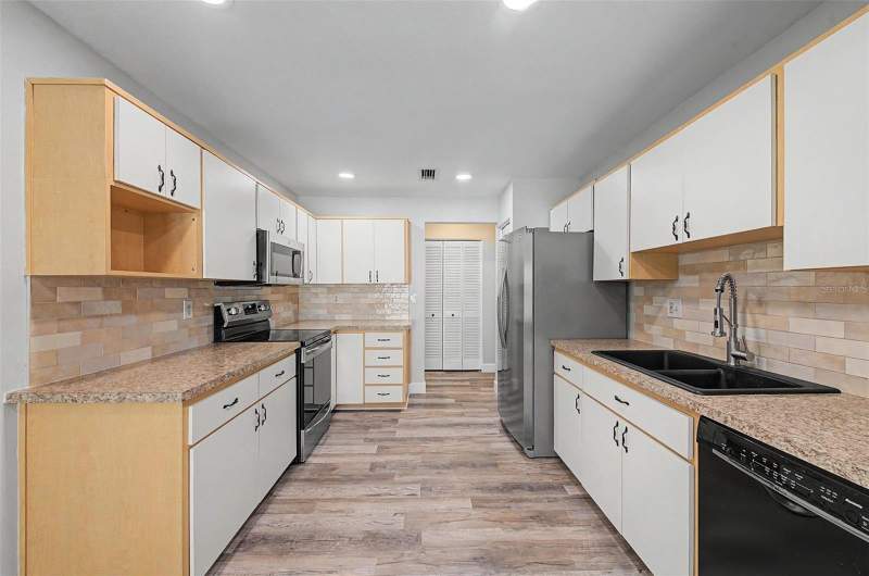 3 bedroom Villa at 3419 Annette Court, Chateaux Woods Condo, Clearwater — photo 5