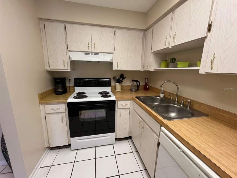 1 bedroom Condominium at 670 Green Valley Road #F5, Green Valley Estates Unit Two, Palm Harbor — photo 3