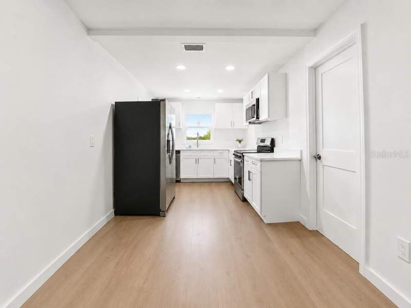 3 bedroom Single Family Residence at 1834 New Hampshire Avenue, Shoreacres Center, St Petersburg — photo 4