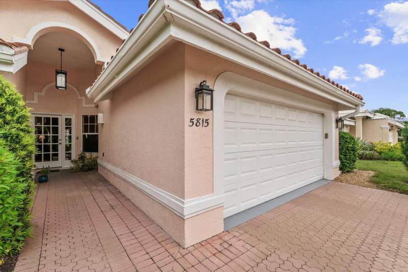 3 bedroom Single Family Residence at 5815 Fairwoods Circle, Fairway Lakes At Palm Aire, Sarasota — photo 3