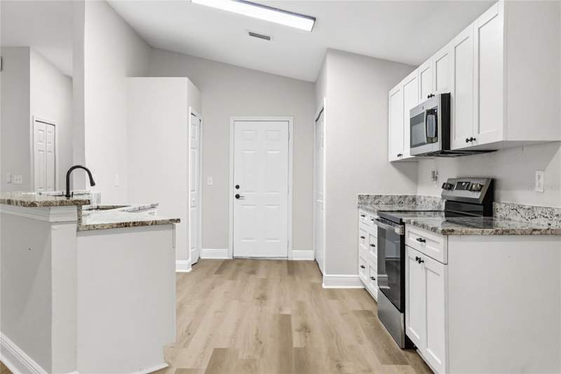 3 bedroom Single Family Residence at 2608 E Palifox Street, Englewood, Tampa — photo 5
