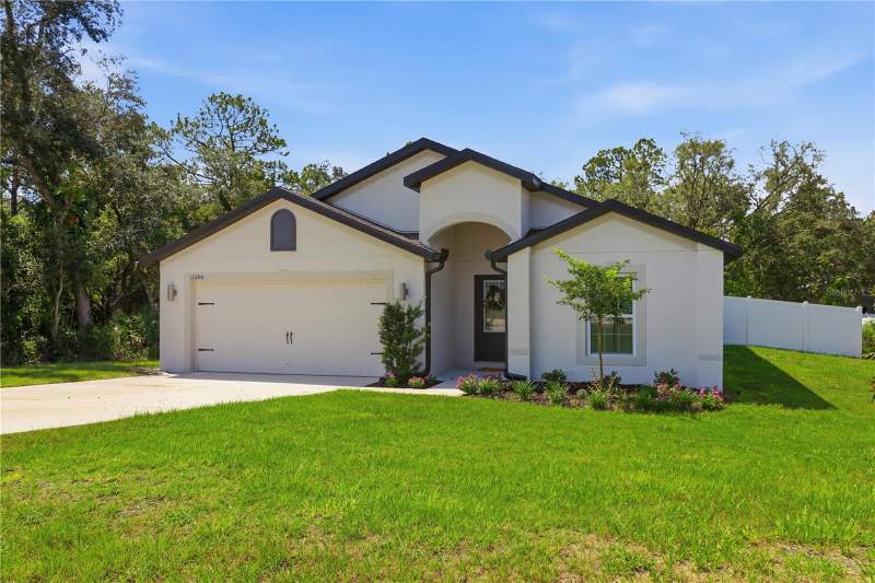 4 bedroom Single Family Residence at 12200 Pine Finch Avenue, Royal Highlands, Weeki Wachee — photo 3