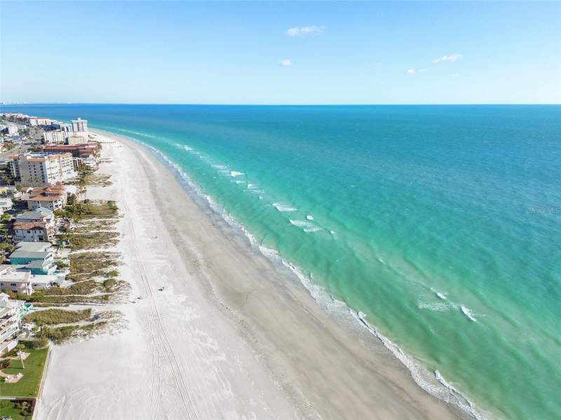 1 bedroom Condominium at 17920 Gulf Boulevard #208, Redington Towers Bldg 2 Condo, Redington Shores — photo 3
