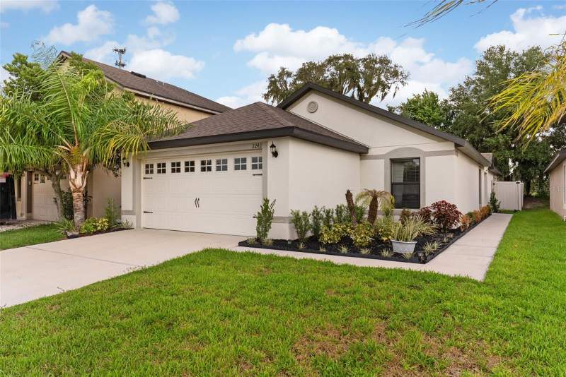 3 bedroom Single Family Residence at 2242 Caspian Drive, Villages At Bridgewater Village 3, Lakeland — photo 2