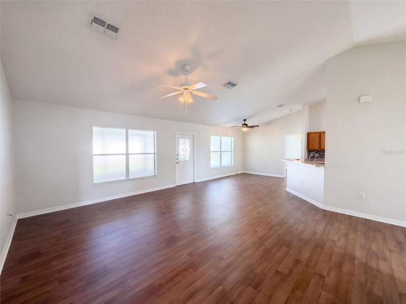 4 bedroom Single Family Residence at 6041 Parnell Avenue, Spring Hill, Spring Hill — photo 3