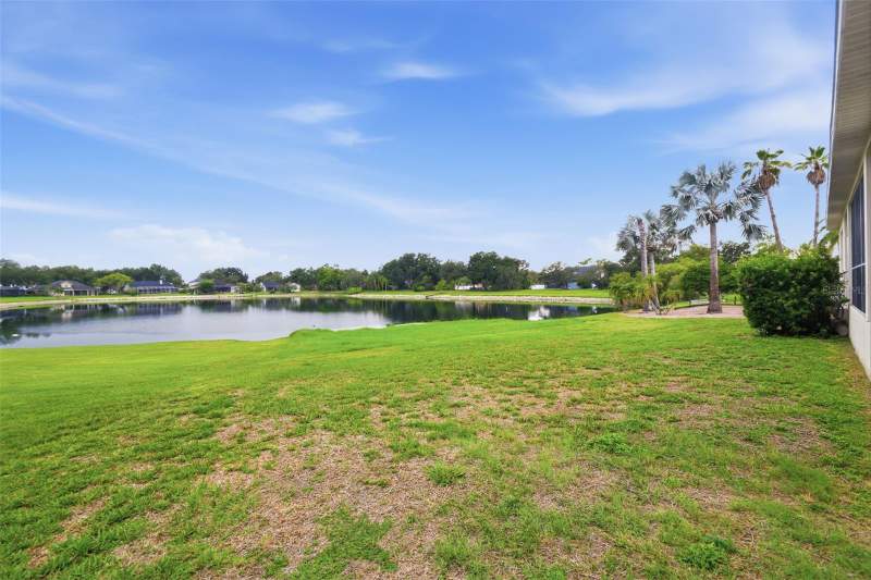 4 bedroom Single Family Residence at 9009 Riverview Drive, Still Waters Landing, Riverview — photo 4