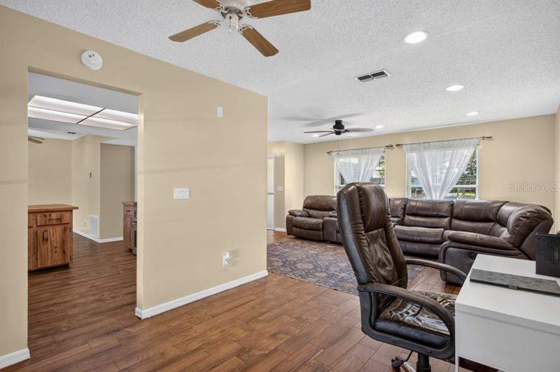 3 bedroom Single Family Residence at 3110 Clovewood Place, Brandon Grvs Sec 1, Seffner — photo 4